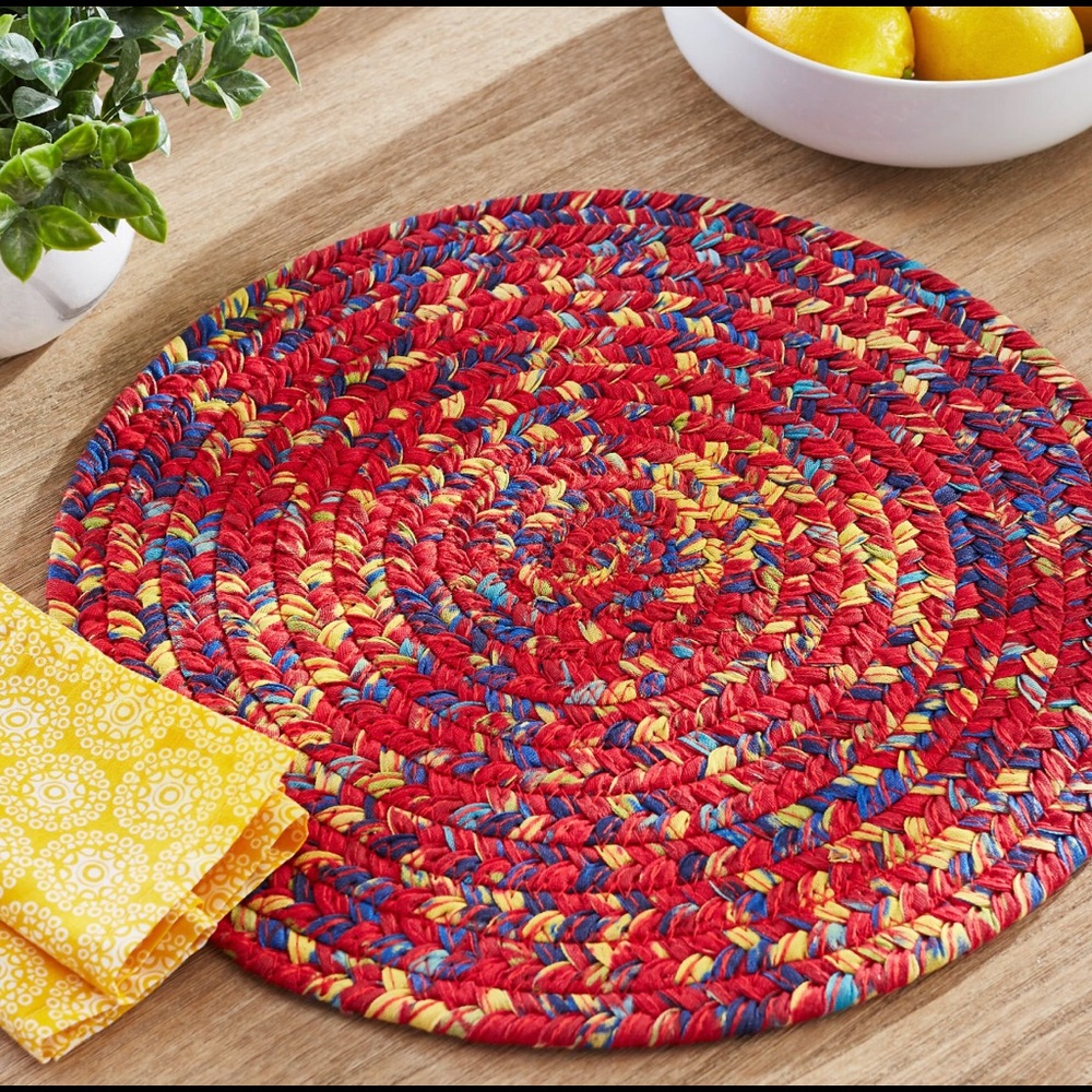 Pioneer Woman Fiona Round Braided Placemat